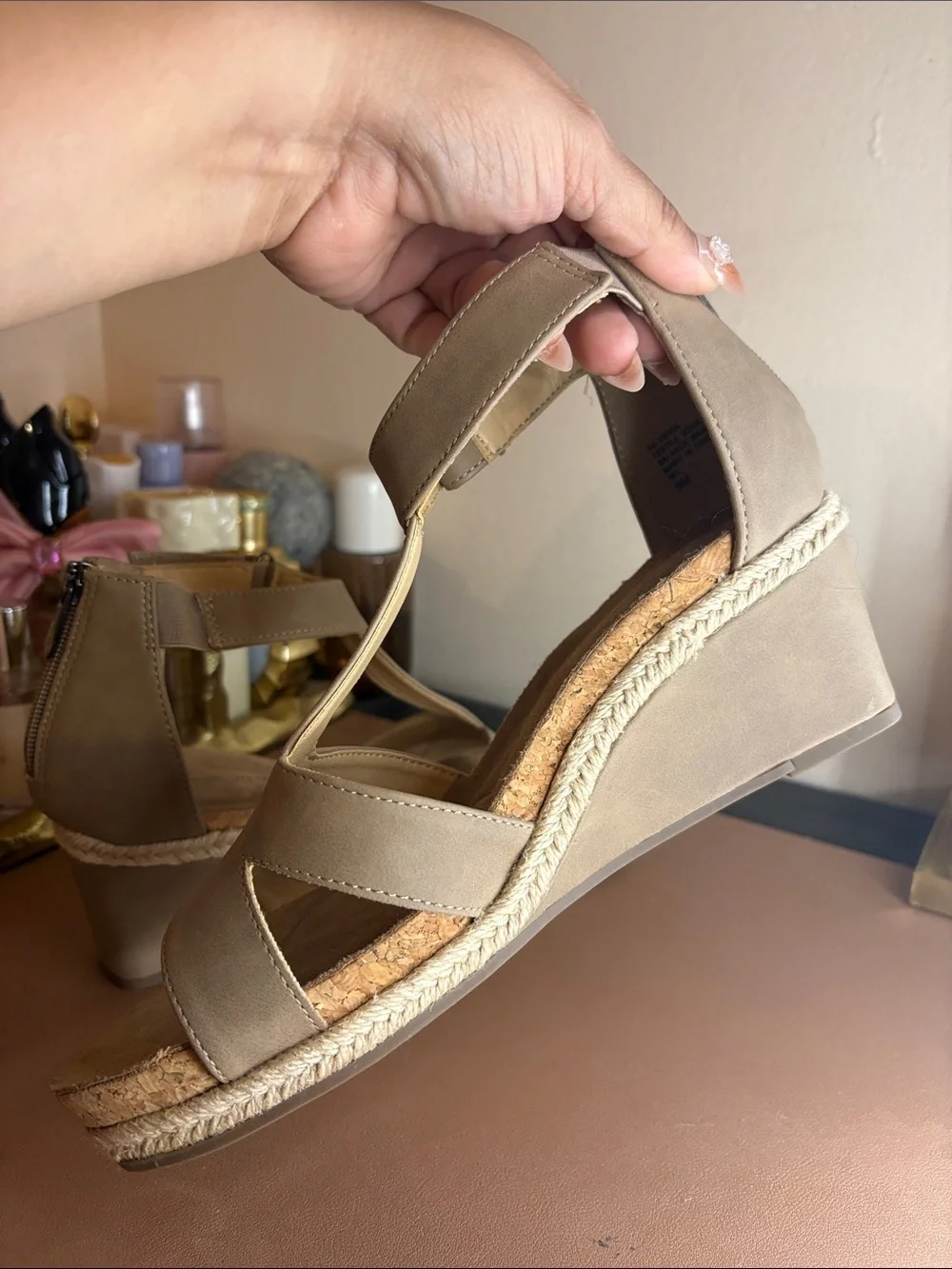Adrienne Vittadini taupe wedge